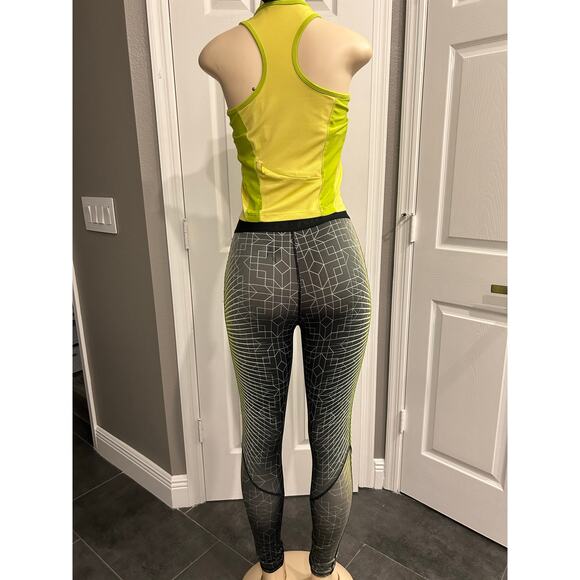 Nike Women’s Workout Set – Medium Tank + Small Nike Pro Leggings - Picture 4 of 9